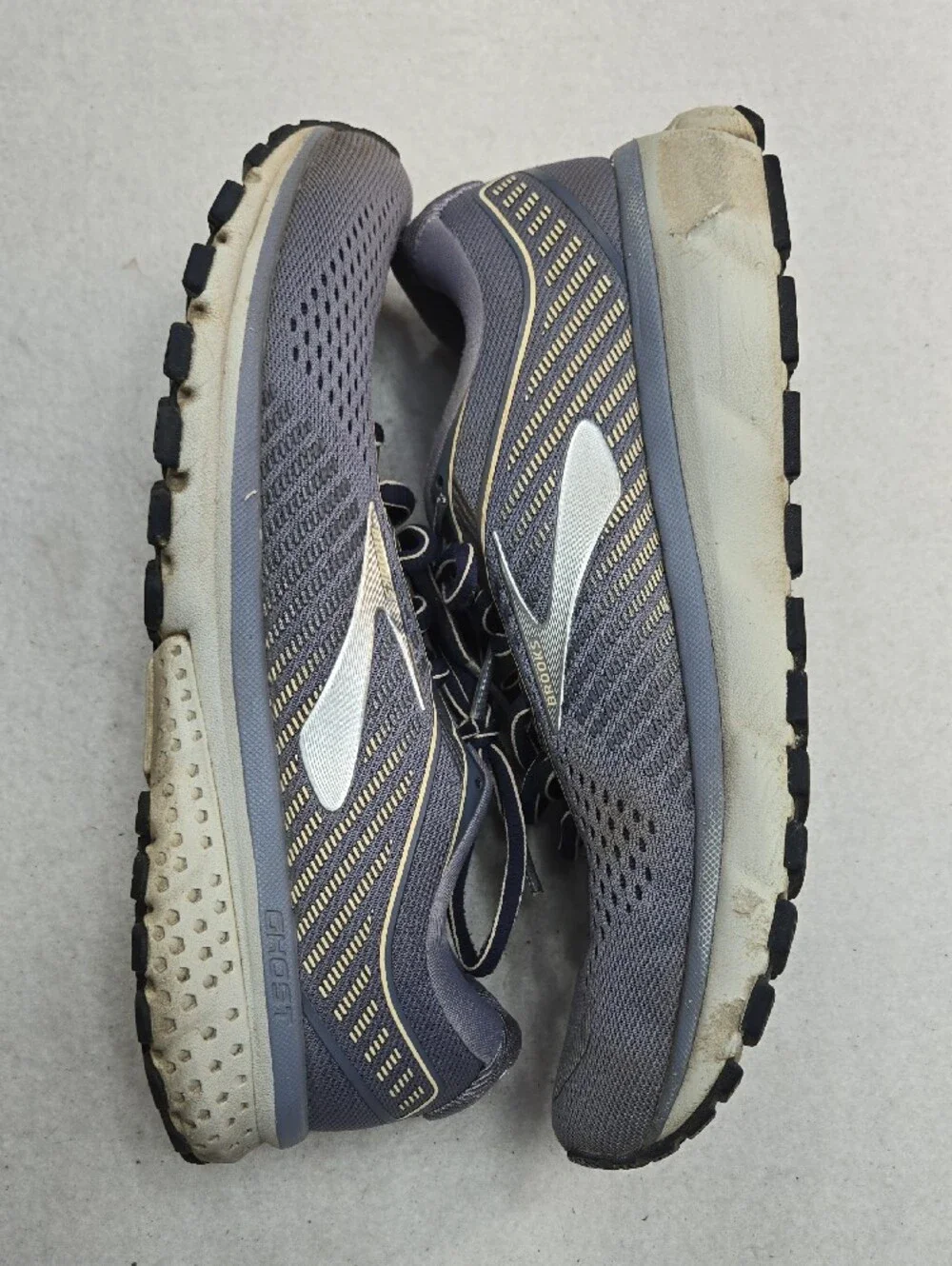 Brooks Women's Ghost 12 running shoe in a lavender-gray